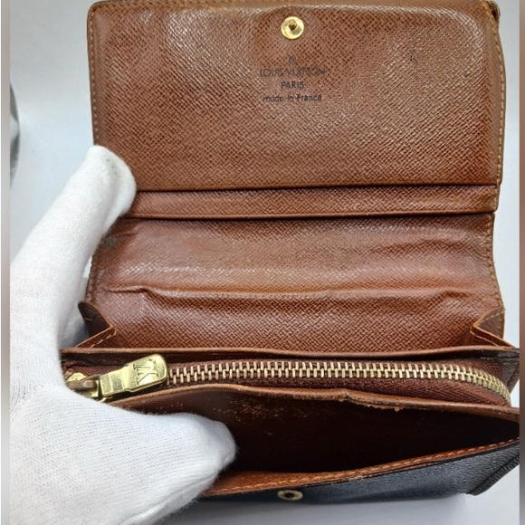 Louis Vuitton 2002 Porte Monnaie Tresor Compact Wallet Authentic and Vintage - Picture 6 of 17